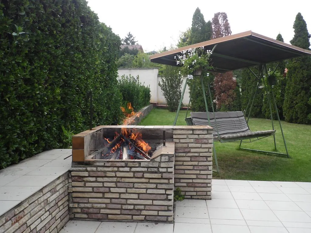 Agi Panzio Obuda Bed and Breakfast Budapest Bed & Breakfast
