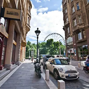 Sasone & Sas Two & Sas Ho Hotel